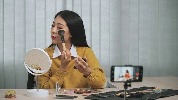 亚洲女性建议用腮红刷脸部的部分使之柔软