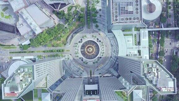 财富喷泉的俯视图世界上最大的喷泉在新加坡它位于新加坡最大的购物中心之一