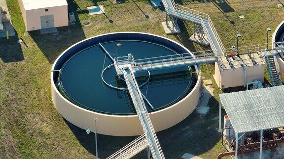 城市污水处理厂的现代化净水设备从被污染的液体中去除不需要的化学物质、悬浮固体和气体的净化过程