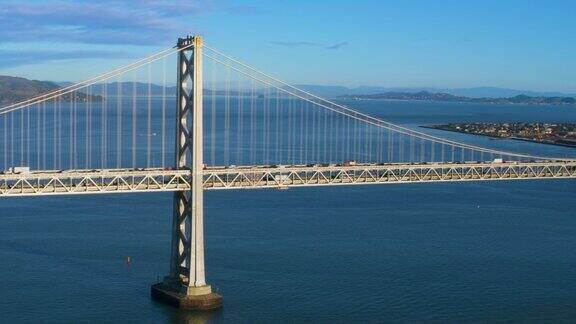 旧金山金融区和海湾大桥鸟瞰图加州美国城市的用红色武器8K射击