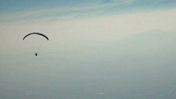 尼泊尔博卡拉的滑翔伞