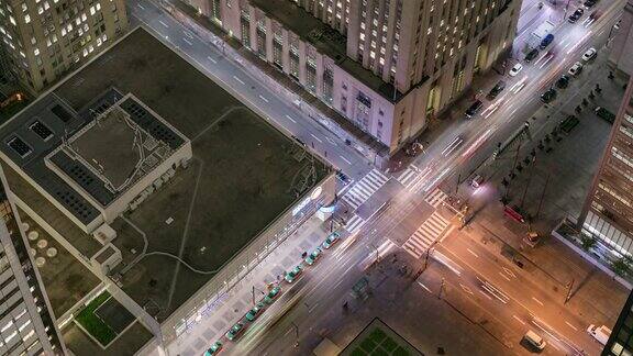 多伦多加拿大时间推移-多伦多的城市交通在夜间从屋顶上看