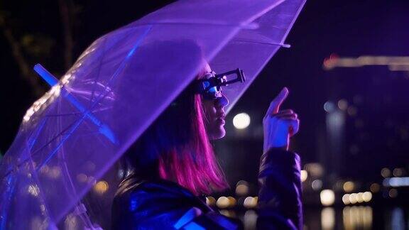 戴着科幻3d眼镜的女人在未来的霓虹灯城市