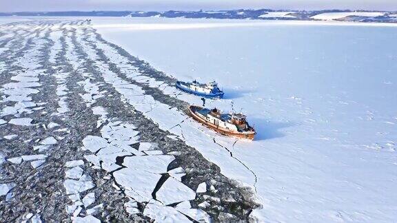 维斯瓦河上的破冰船粉碎冰块波兰普洛克20-02-18