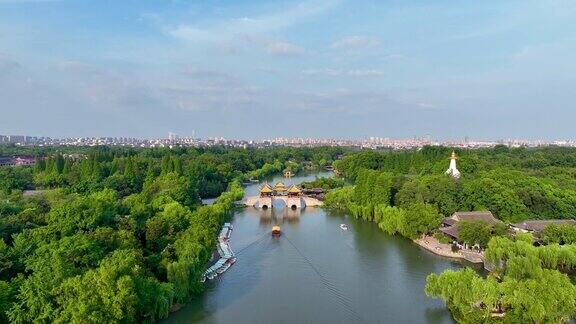 中国江苏省扬州市细长西湖风景区和大明寺