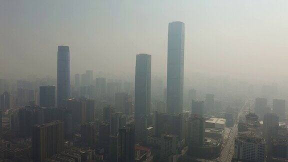 长沙市著名的市中心高楼交通街道晴天空中全景4k中国