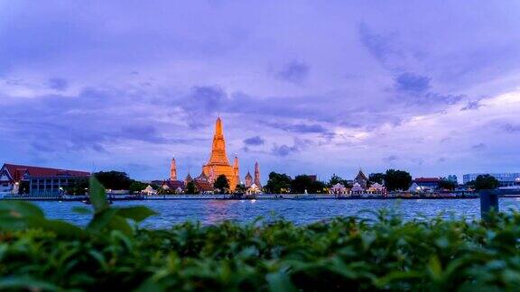 时间流逝:泰国曼谷白天寺地标湄南河和客轮是世界各地游客的重要目的地4k超高清的