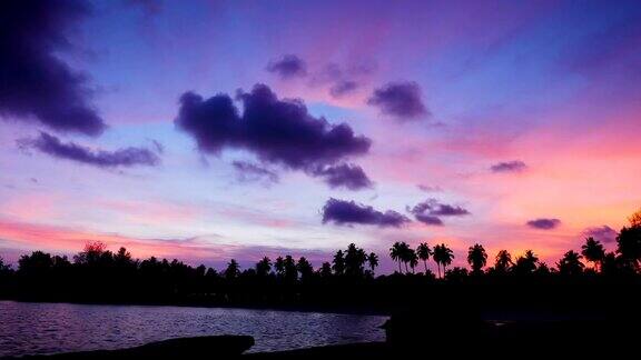 美丽的热带海滩和天空日落在KohKood岛传统泰国