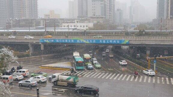 大雪中交通堵塞