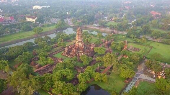 鸟瞰图佛寺是一个佛教寺庙大城府世界遗产历史公园的一部分泰国