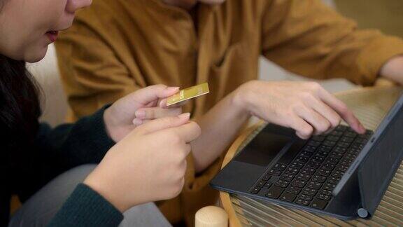网上购物可以很容易地支付产品就在你的指尖