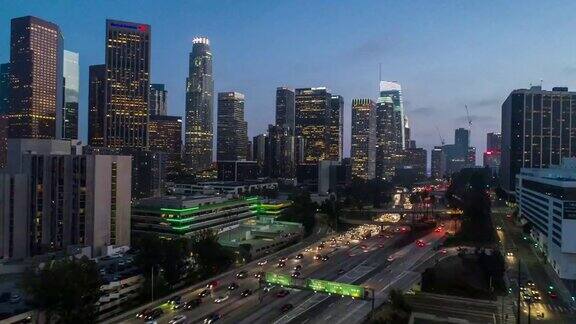 洛杉矶市中心的延时夜晚