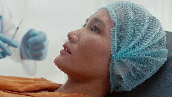 亚洲女性接受面部美容手术