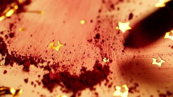 极近的红色粉状腮红粉碎刷演播室拍摄背景有星星图案