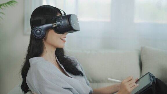 未来的亚洲女性会使用VR眼镜