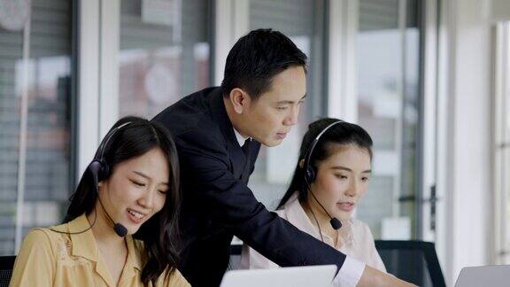 为亚洲商界人士集思广益分享同事的信息和意见能让团队成功为成功的生意做一个演示计划概念创业小型企业
