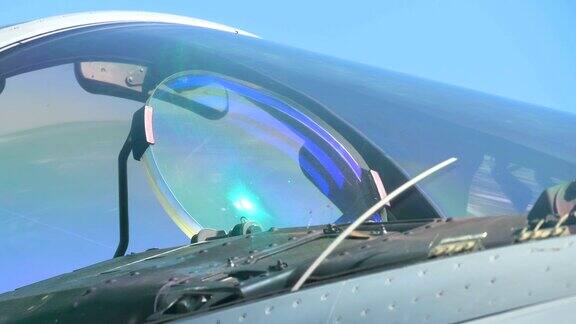 喷气机驾驶员甲板的玻璃窗