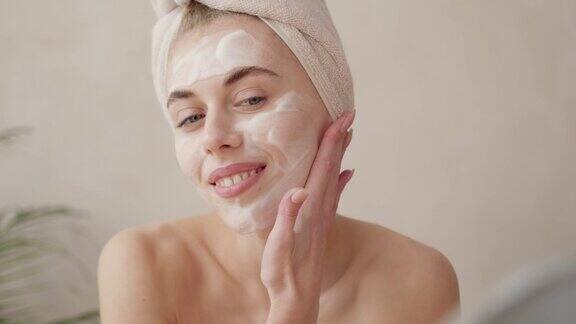 面部皮肤护理妇女用泡沫肥皂清洁面部皮肤