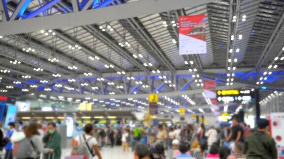 乘客在曼谷素万那普机场行走的慢镜头