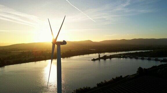 罗纳河上日出时的风力涡轮机发电绿色能源的风电场位于法国阿尔代什小镇勒普津