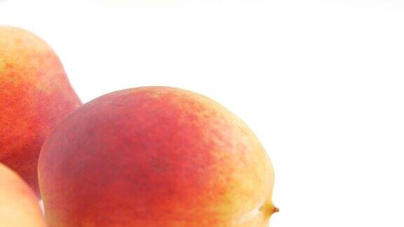 桃子新鲜多汁的水果