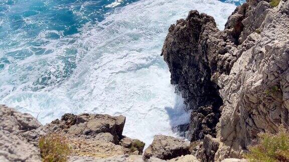 头影尼亚希腊岛屿岩石海岸慢镜头爱奥尼亚海浪景观4K镜头自然之美旅游理念