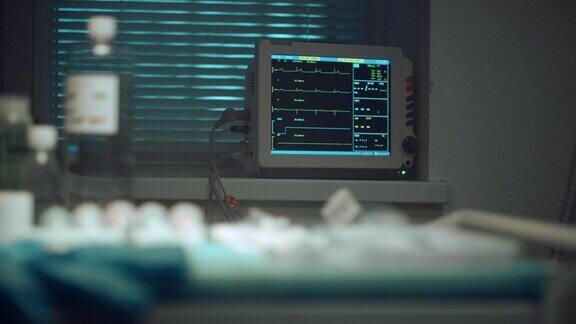 病房里的医疗器械台特写医院心率监视器屏幕