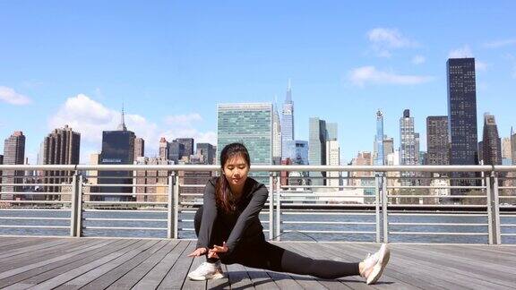 亚洲女孩在纽约户外锻炼