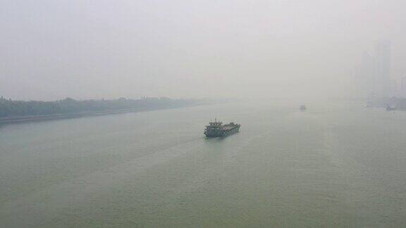 长沙市雨天河道货船交通航拍4k中国全景图
