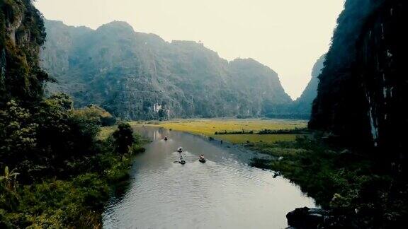 越南山区河流鸟瞰图