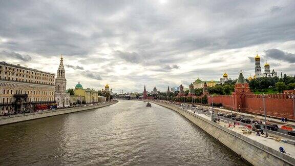 俄罗斯莫斯科大约2016年8月:莫斯科河和克里姆林宫延时拍摄