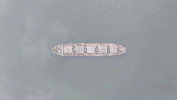 油轮BLUEWAYS被困在中国山东威海荣城