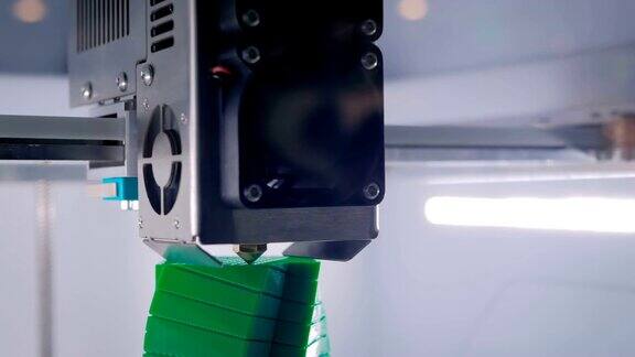 现代3D打印机打印塑料模型