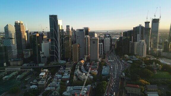 4K鸟瞰悉尼市中心CBD各种建筑的实时镜头通过海港悉尼