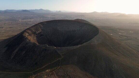 宏都火山口鸟瞰图