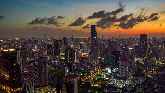 曼谷的地标性金融商业区与摩天大楼在泰国曼谷城市日出时的超影像