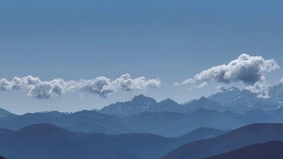 中国四川明雅康家山美丽的日出景观