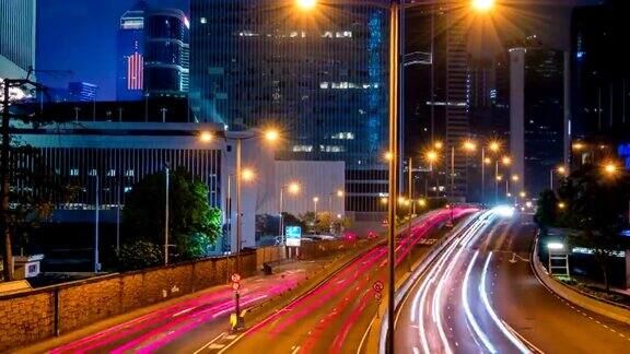 香港夜间的街道交通情况