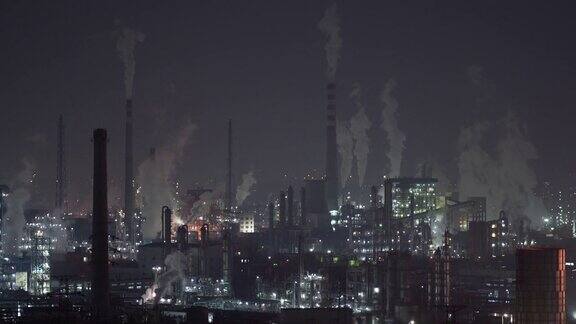 石油化工厂和炼油厂夜间鸟瞰图
