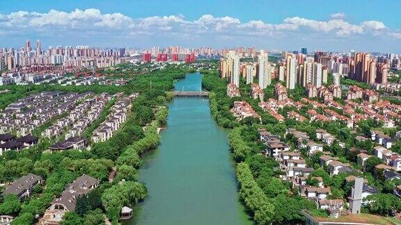 鸟瞰苏州城市和建筑与河流