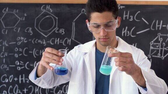 一名年轻的阿拉伯学生在化学课上展示了在实验室中混合两种液体物质时的化学反应