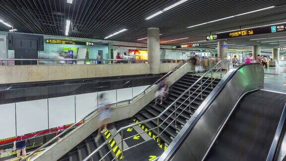 中国上海地铁拥挤扶梯楼梯全景4k时间推移