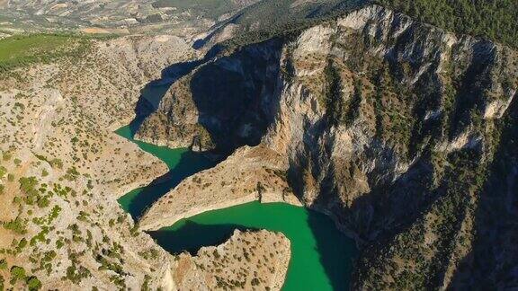 土耳其艾丁的阿拉帕皮斯蒂峡谷和河流