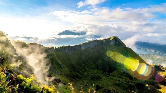 从巴图尔火山山顶眺望的清晨景色