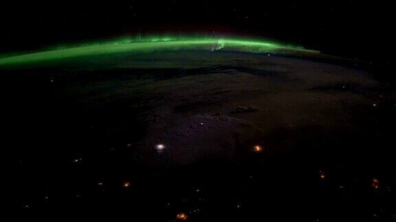从国际空间站上看到的地球地球夜间的太空探索这段视频由美国宇航局提供