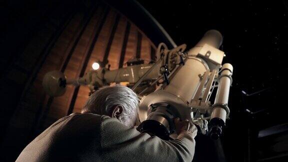 天文台的老人