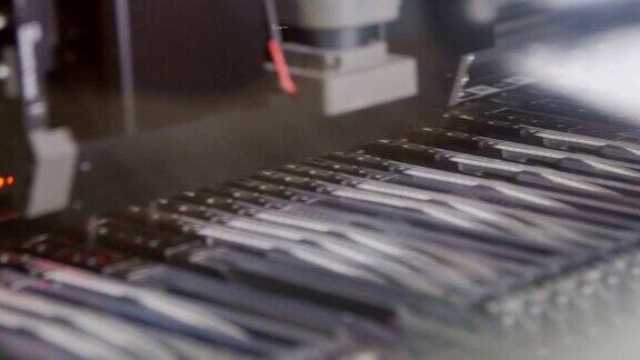 机器人高科技机床打印和检查芯片