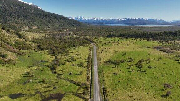 智利托雷斯德尔潘恩国家公园内米拉多基地拉斯托雷斯的高速公路景观