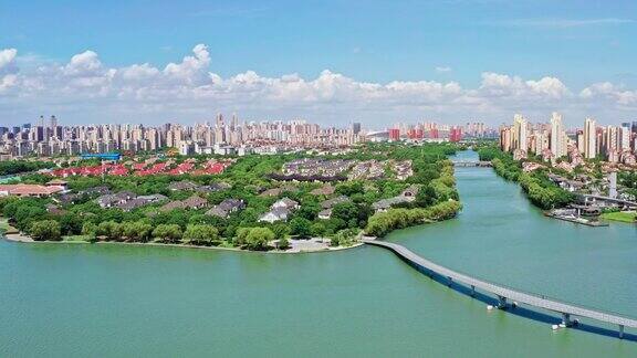 鸟瞰苏州城市和河流景观住宅区