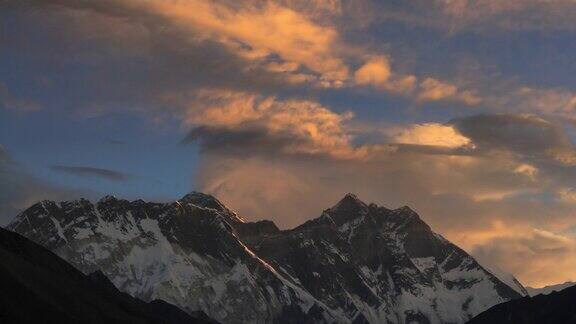 珠穆朗玛峰尼泊尔珠穆朗玛峰上日出的时间周期